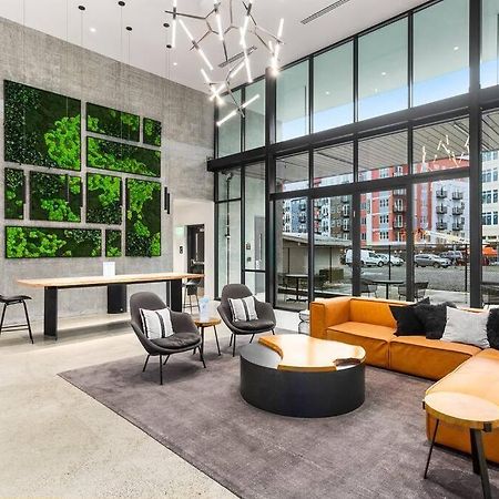Airy And Open Corner Loft - 92 Walkscore Редмонд Экстерьер фото