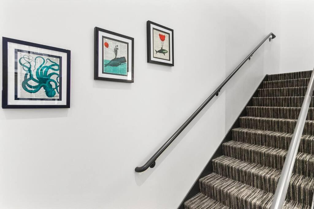 Airy And Open Corner Loft - 92 Walkscore Редмонд Экстерьер фото