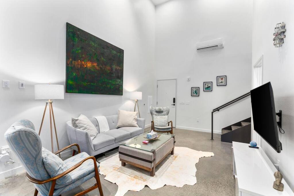 Airy And Open Corner Loft - 92 Walkscore Редмонд Экстерьер фото