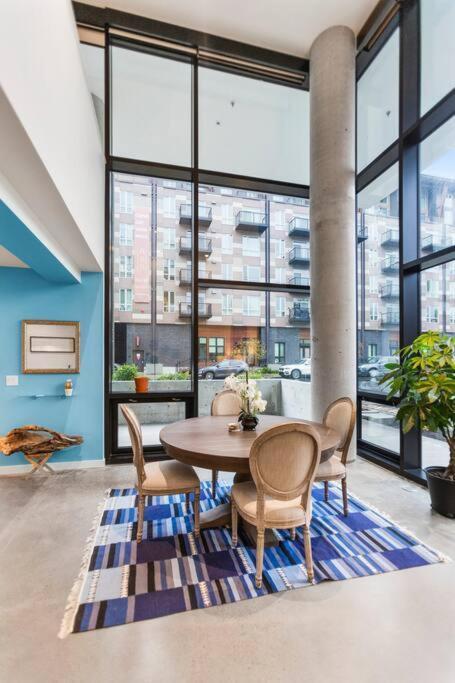 Airy And Open Corner Loft - 92 Walkscore Редмонд Экстерьер фото