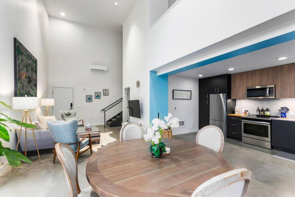 Airy And Open Corner Loft - 92 Walkscore Редмонд Экстерьер фото