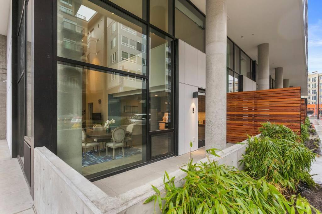 Airy And Open Corner Loft - 92 Walkscore Редмонд Экстерьер фото